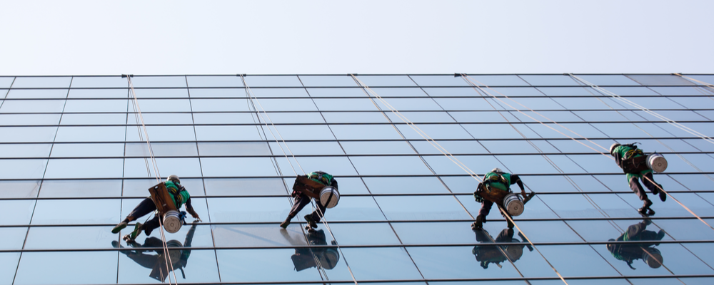 roup-workers-cleaning-windows